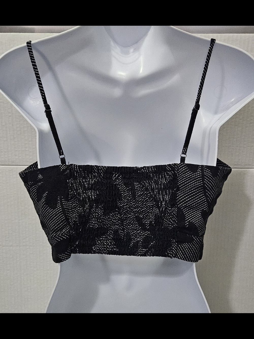 Universal Thread Tank top. - Picture 2 of 3